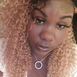 Meet your Posher, Dejunia